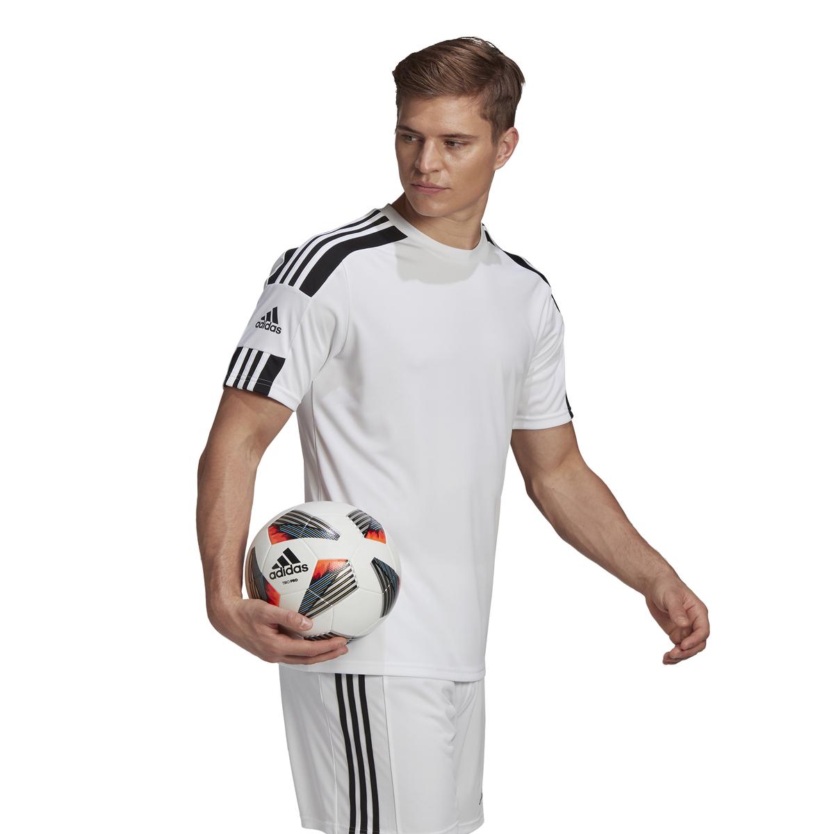 product/g/n/gn5723_app_on-model_walking_white.jpg