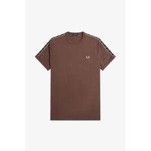 fpm4613-u85-camiseta-con-banda-de-contraste-fred-perry-carrington-road-ladrillo-gris-calido