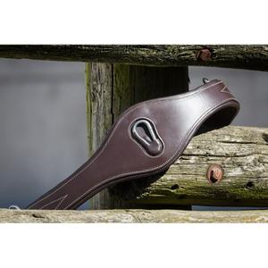 sam1099br-cinta-anatomica-para-caballos-mosqueton-hfi-marron