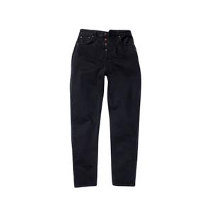 114246-vaqueros-de-mujer-nudie-jeans-breezy-britt-negro-envejecido